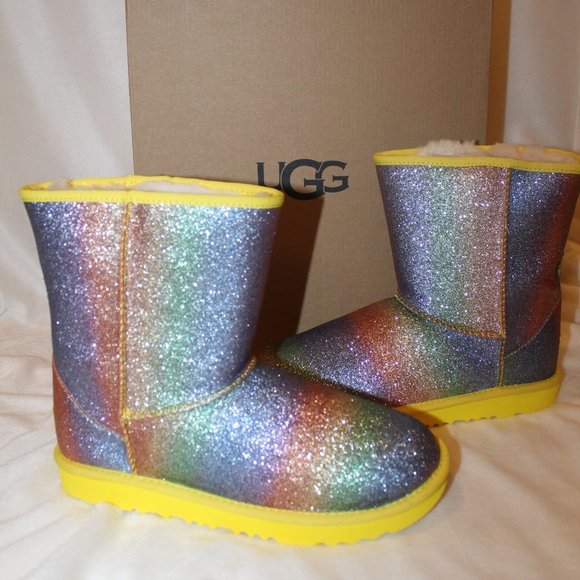 NIB UGG‎ YOUTH 5 6 WOMEN'S 7 8 CLASSIC SHORT II GLITTER RAINBOW BOOTS YELLOW - Picture 1 of 7